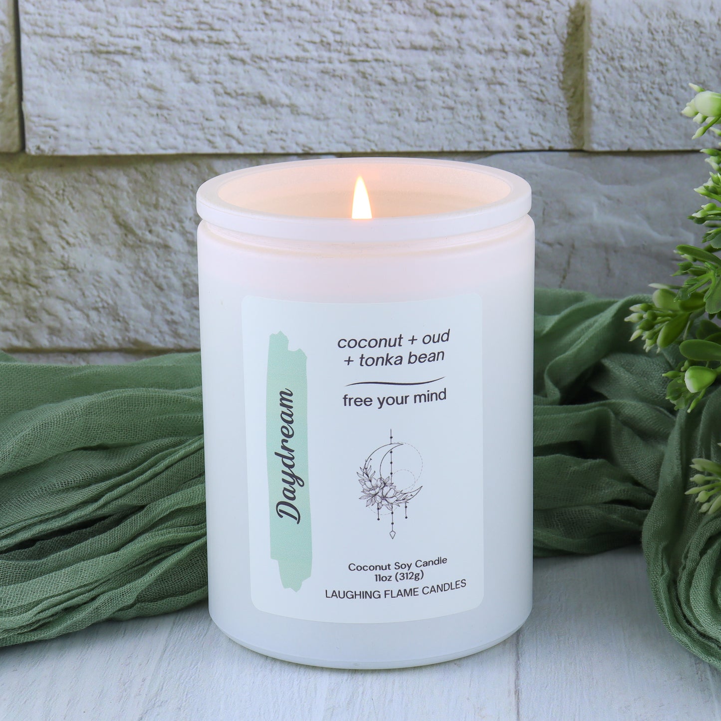 Daydream | coconut + oud + tonka bean